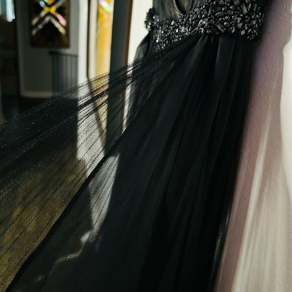 Badgley Mischka Black pleated Tulle Chiffon V-neck Gown size 2 - Picture 7 of 16